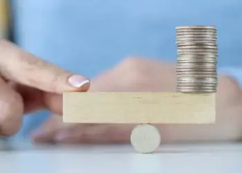 چگونه هزینه های ثابت سازمان را در سال ۱۴۰۴ کنترل کنیم؟