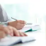 تدوین برنامه‌ های آموزشی برای کارکنان در مصرف بهینه انرژی