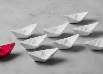 تأثیر رهبری تحول_ گرا بر عملکرد کارکنان