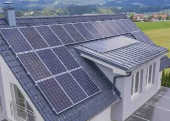 مزایای نصب پنل های خورشیدی در واحد های صنعتی