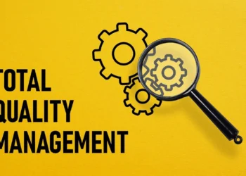 اجرای مدیریت کیفیت جامع (TQM)