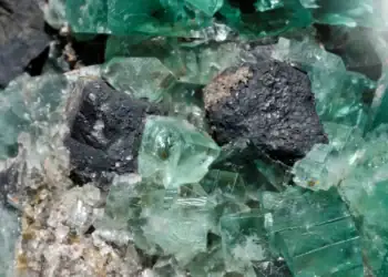 طرح توجیهی تولید و استخراج سنگ فلوریت