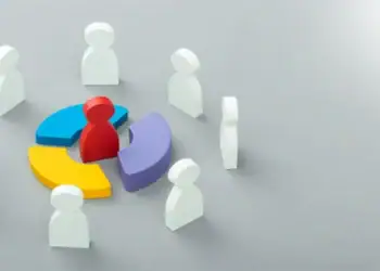 تاثیر مدل‌های رهبری بر عملکرد سازمانی