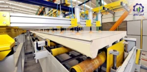 مراحل تولید ساندویچ پانل؛ راهنمای جامع برای تولید کنندگان