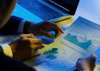 تحلیل اثر نوسانات انرژی بر سرمایهگذاری صنعتی