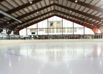 طرح احداث پیست اسکیت روی یخ (پاتیناژ)